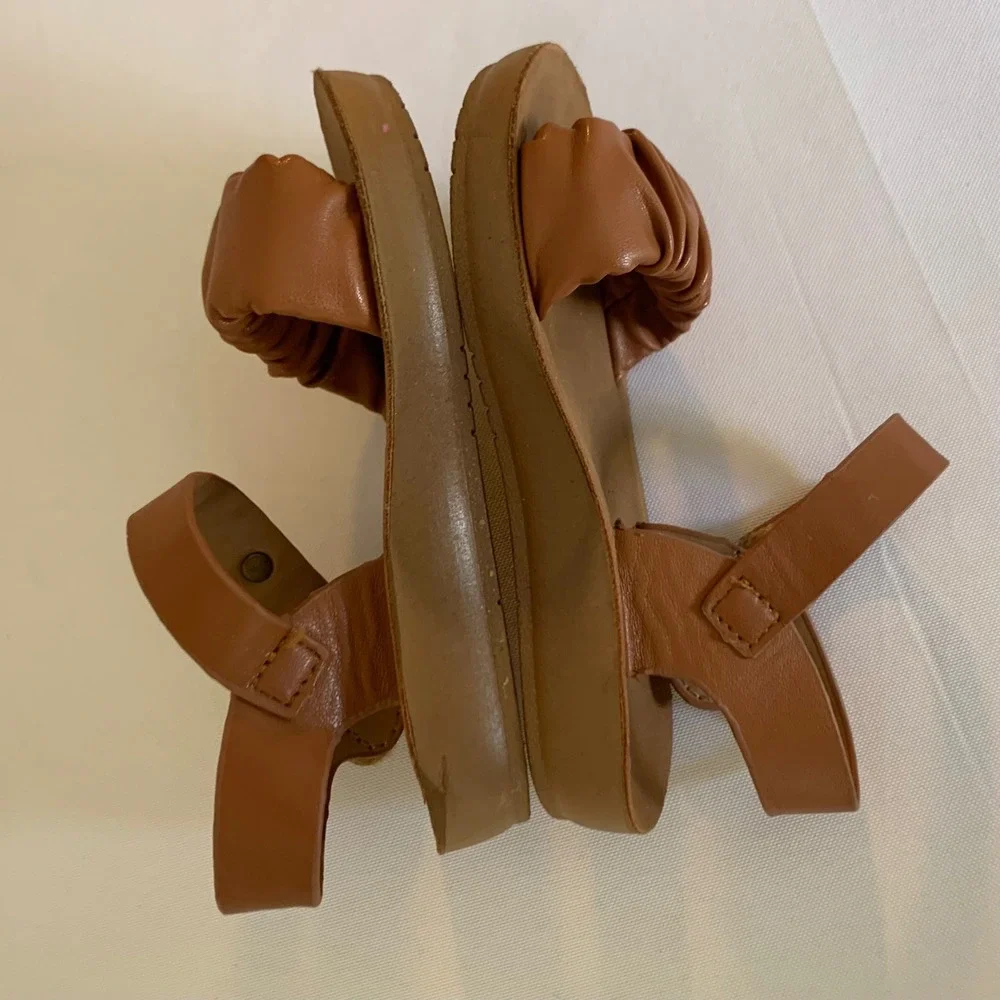 Lucky Brand Ruched Sandals Baby Size 5 Cognac Brown Coastal Resort Boho Chic